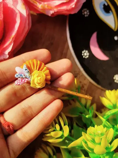[J18] Pushpa Vamshi – Mini Floral Bansuri for Laddu Gopal